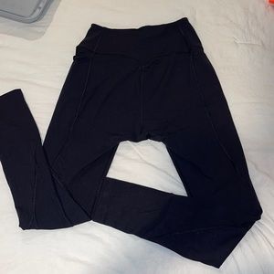 BLACK GYM SHARK LEGGINGS